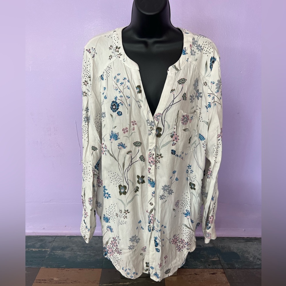 Candie’s long sleeve button down floral shirt